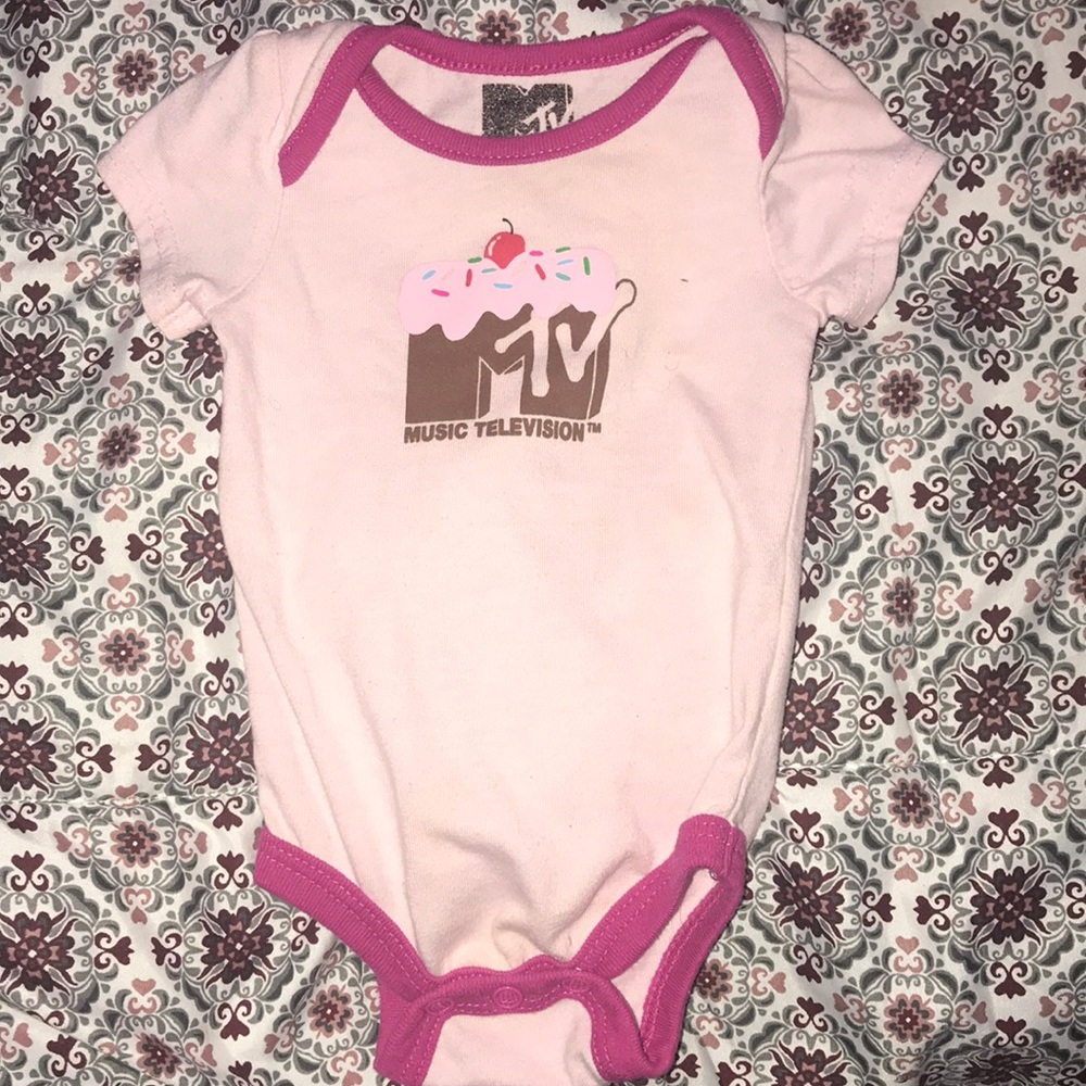 3/6 months MTV cupcake 🧁 shirt 👚
